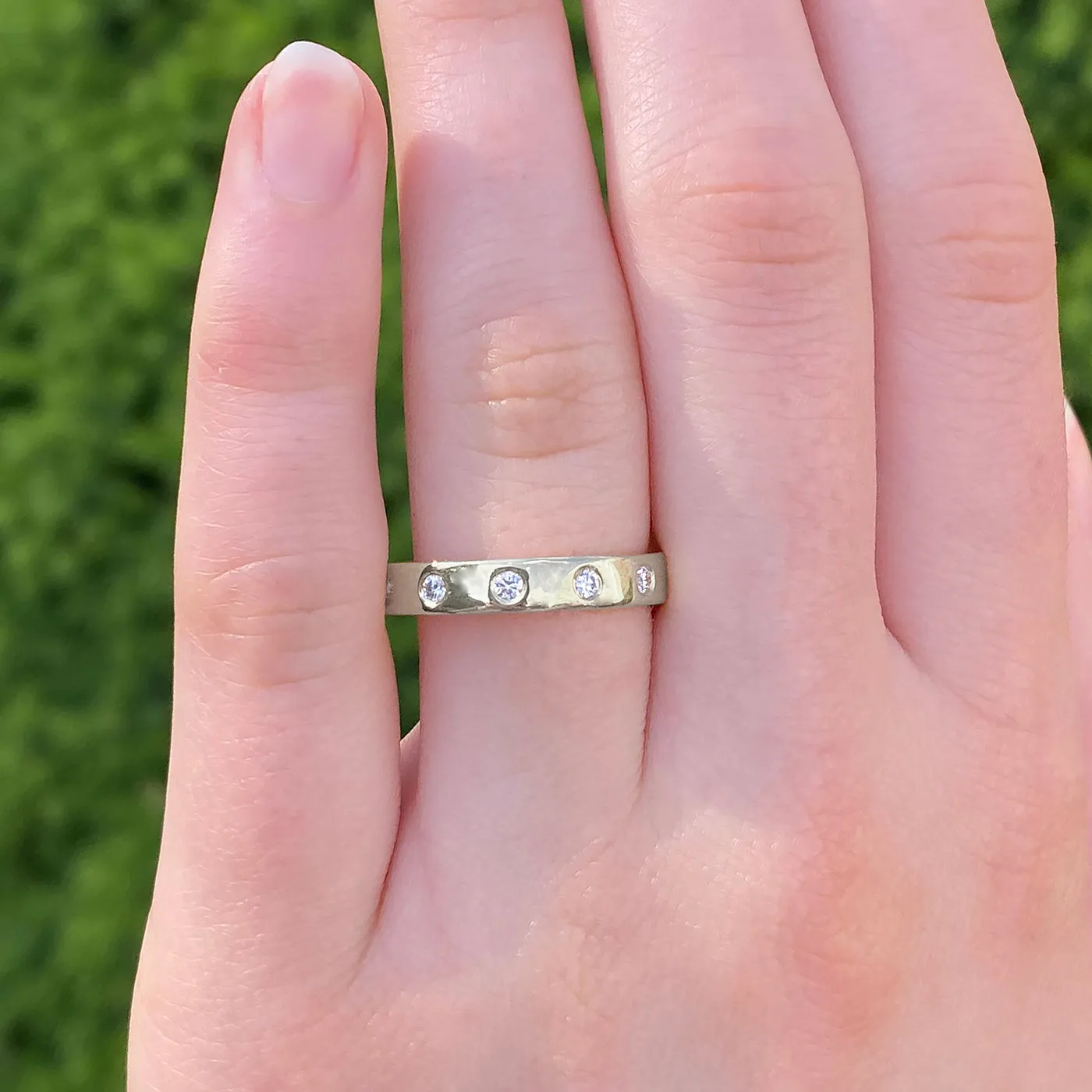 18ct White Gold 3.5mm Flat Polished 12 Diamond Wedding Ring