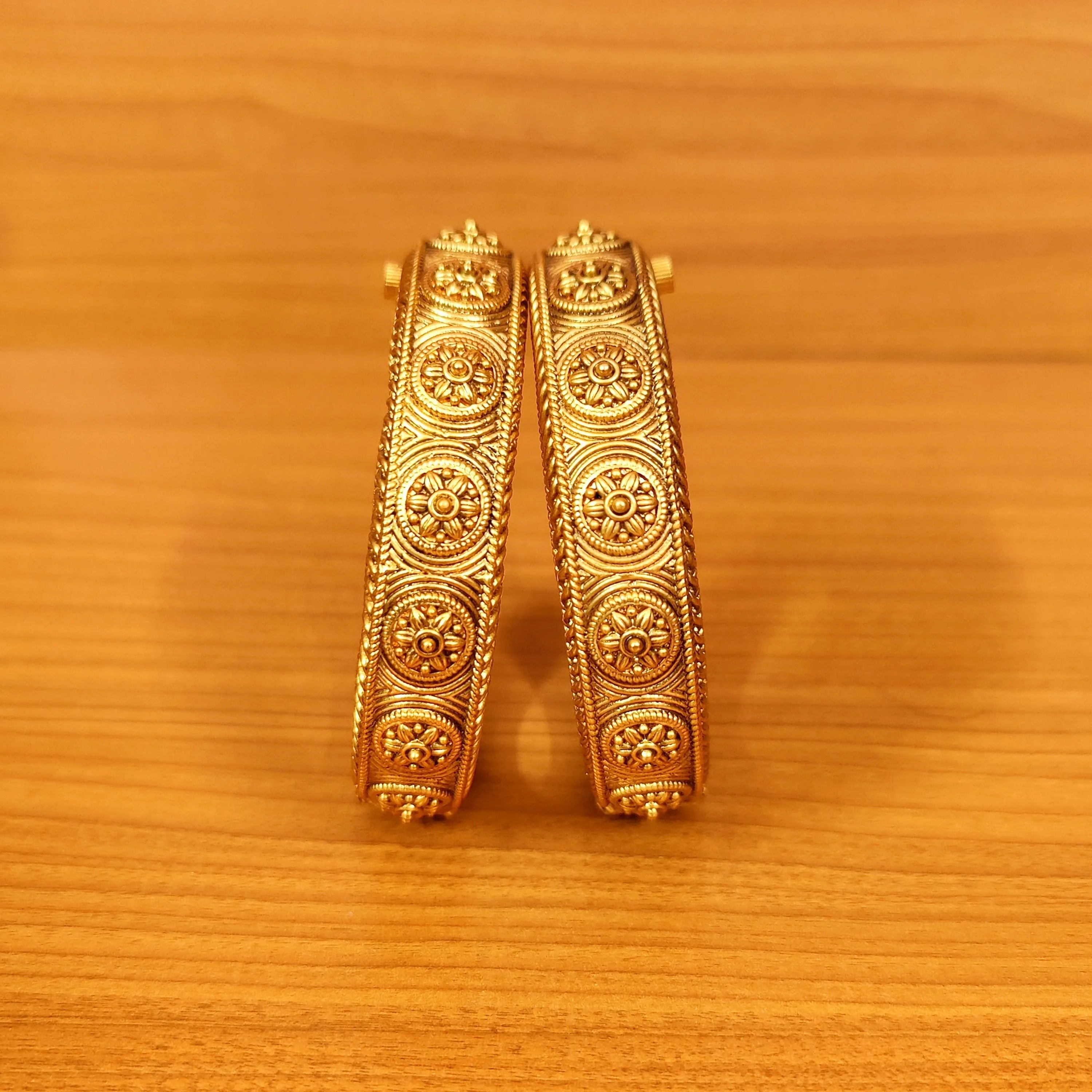 ANTIQUE GOLD PLATED REAL LOOK OPENABLE BANGLES