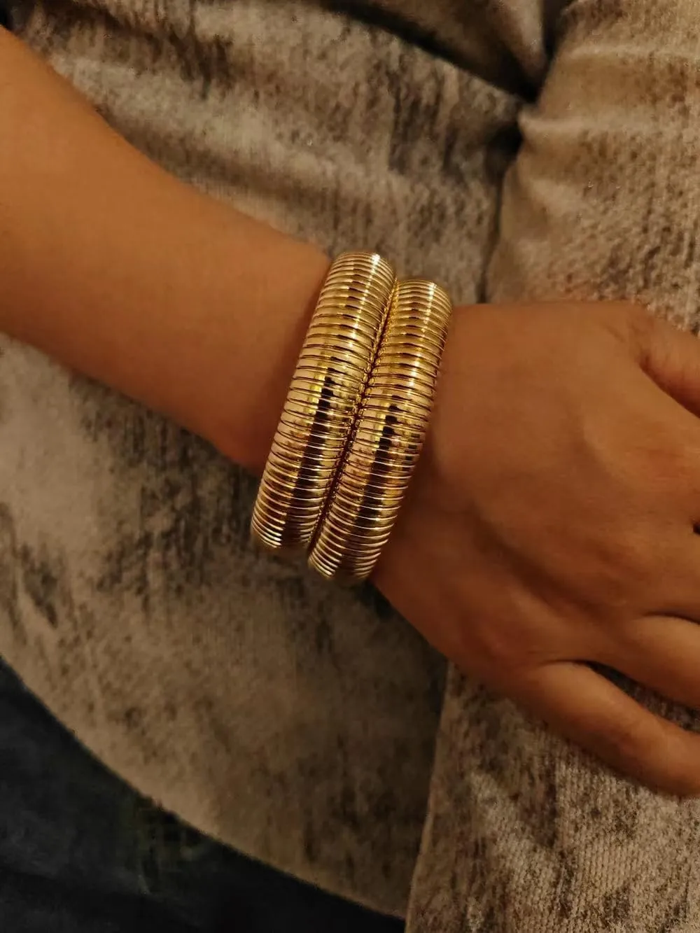 Chunky Gold Bangles for Women 18K Gold Plated Stretch Bangles Bracelets Set Flexible Wide Wristband Link Chain Cuff Bracelets Mom Wife Trendy Jewelry Gift