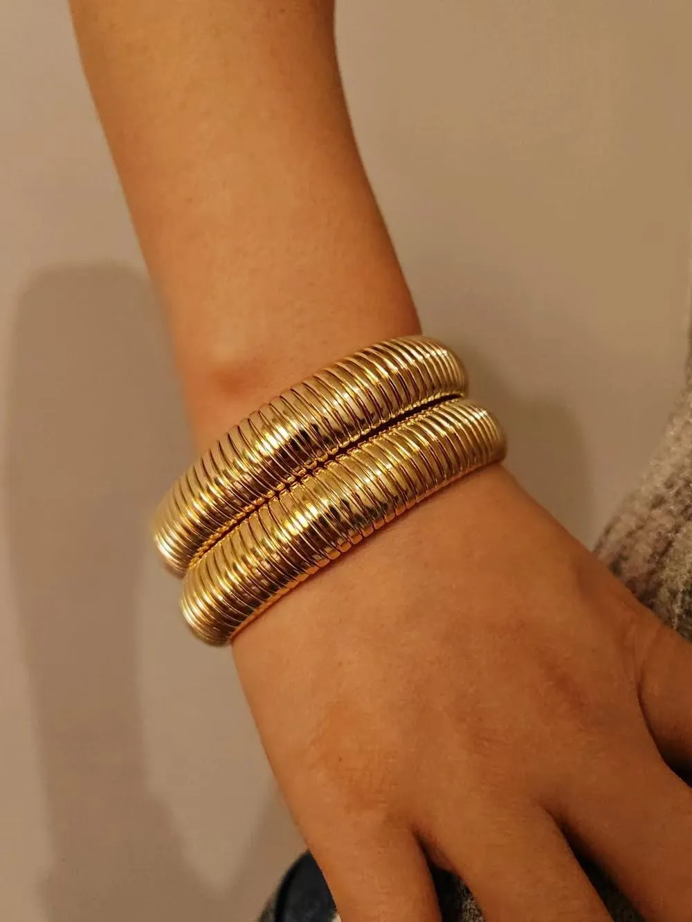 Chunky Gold Bangles for Women 18K Gold Plated Stretch Bangles Bracelets Set Flexible Wide Wristband Link Chain Cuff Bracelets Mom Wife Trendy Jewelry Gift