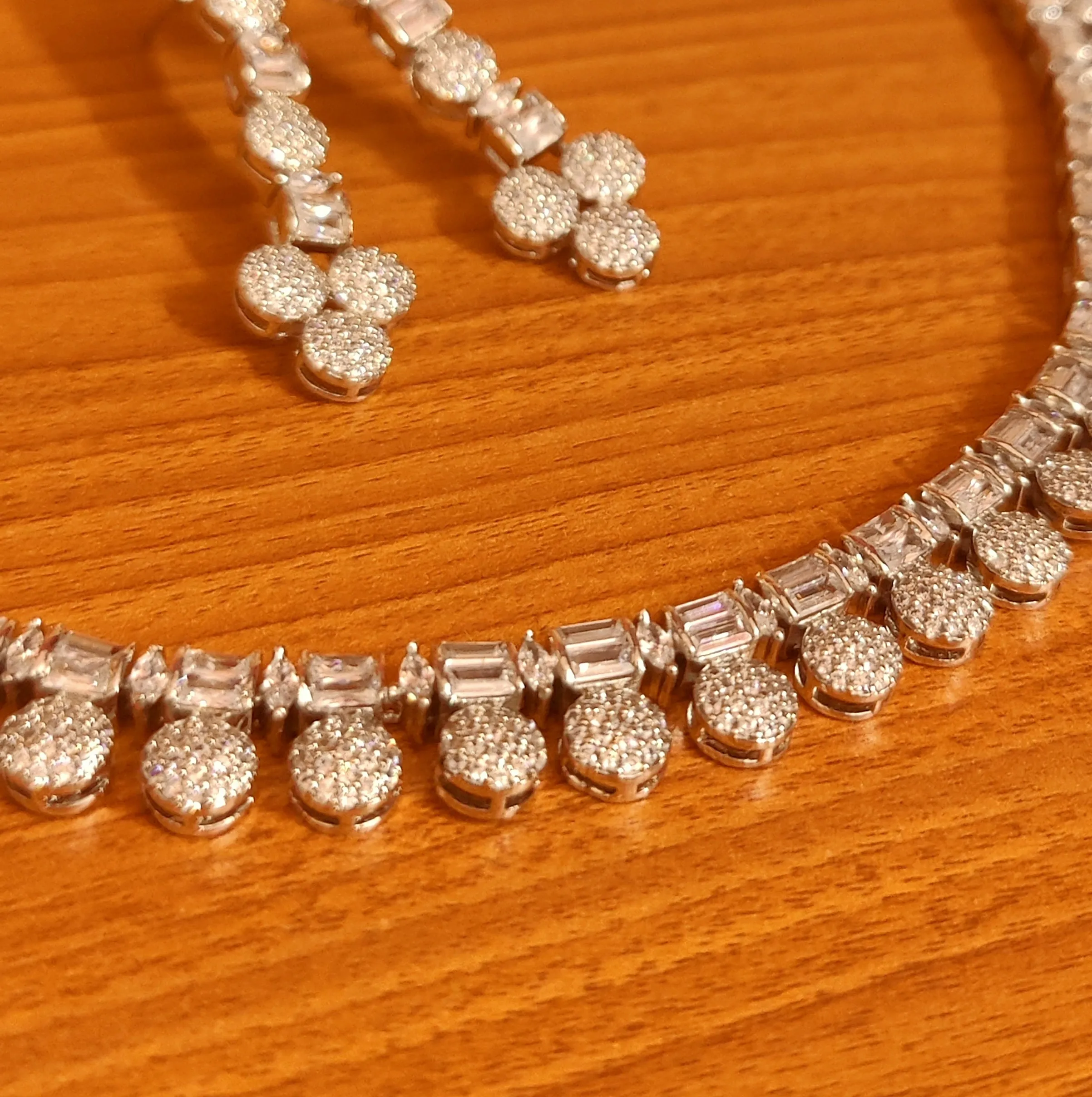 DIAMOND LOOK ALIKE BAGUETTE STUDDED NECKLACE SET