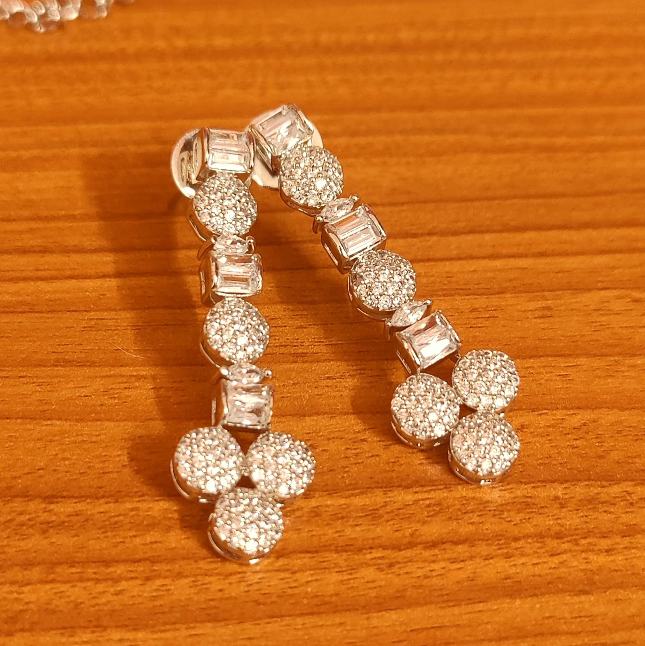 DIAMOND LOOK ALIKE BAGUETTE STUDDED NECKLACE SET