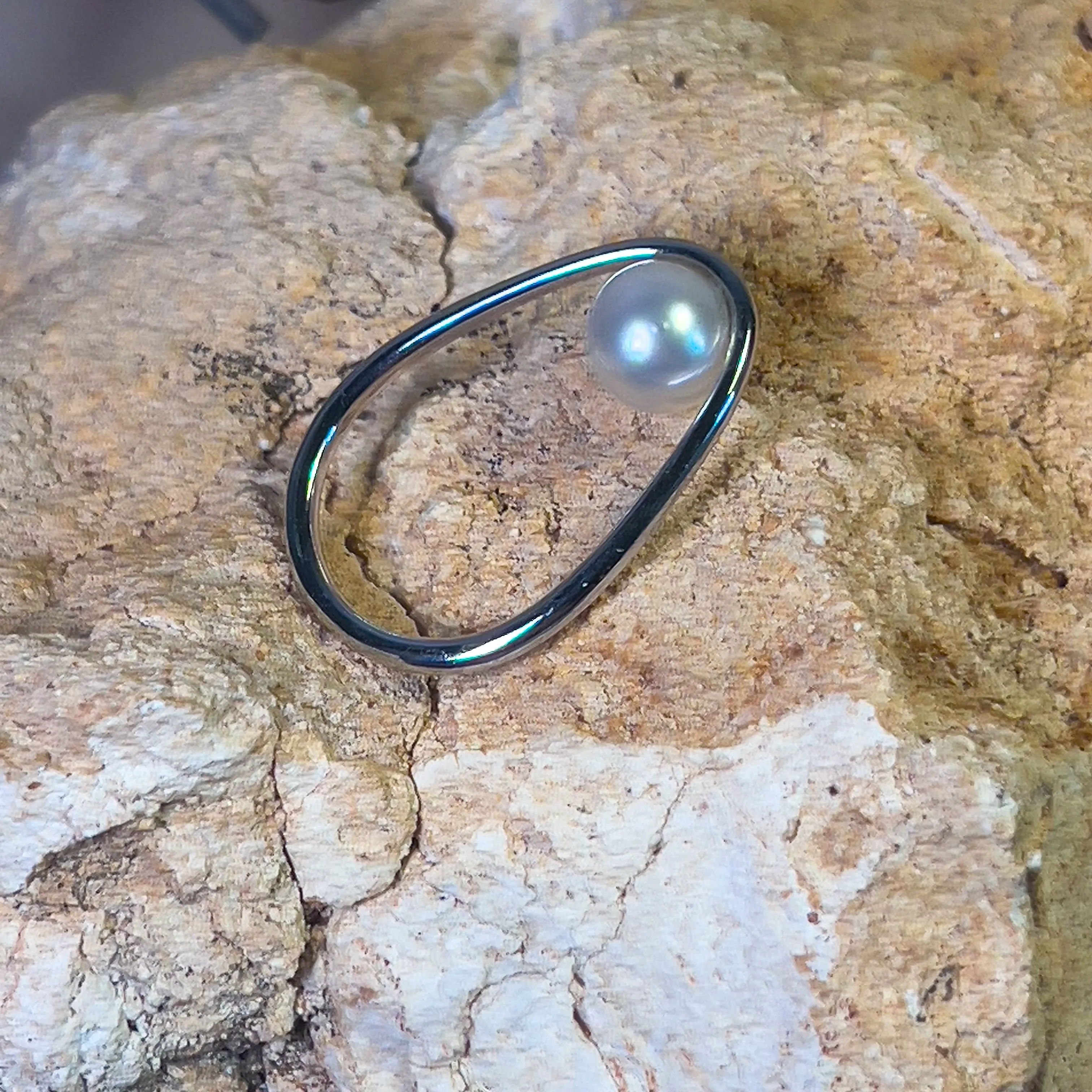 Sterling Silver Minimilast Contemporary design South Sea 8mm Pearl ring