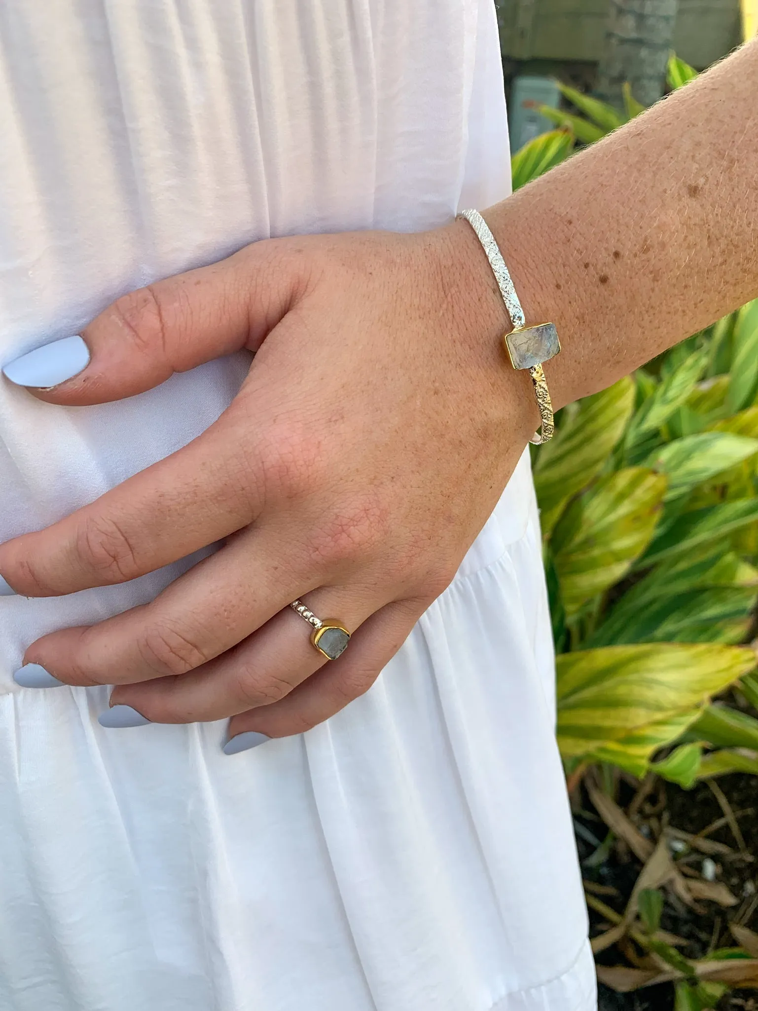 Tranquility Moonstone nh Cuff